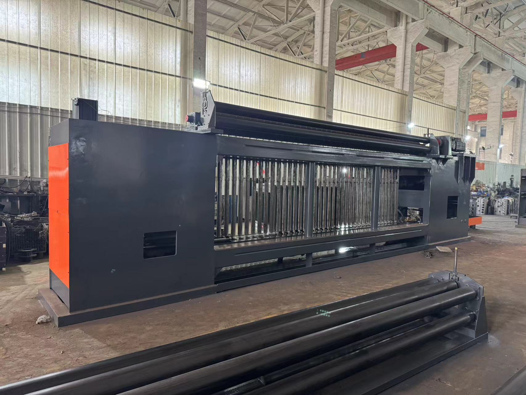 Laatste bedrijfsblogs Dual Mesh Gabion Weaving Machine verbetert de efficiëntie van rivieren- en snelwegprojecten