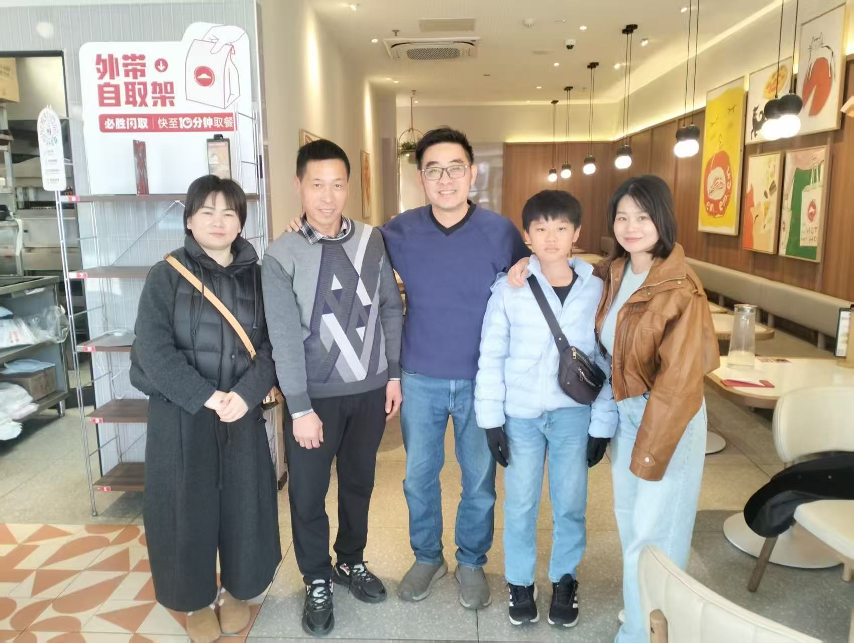 Laatste bedrijfsblogs Maleisische klant bezoekt onze fabriek om de nieuwste Servo CNC Gabion Making Machine te inspecteren