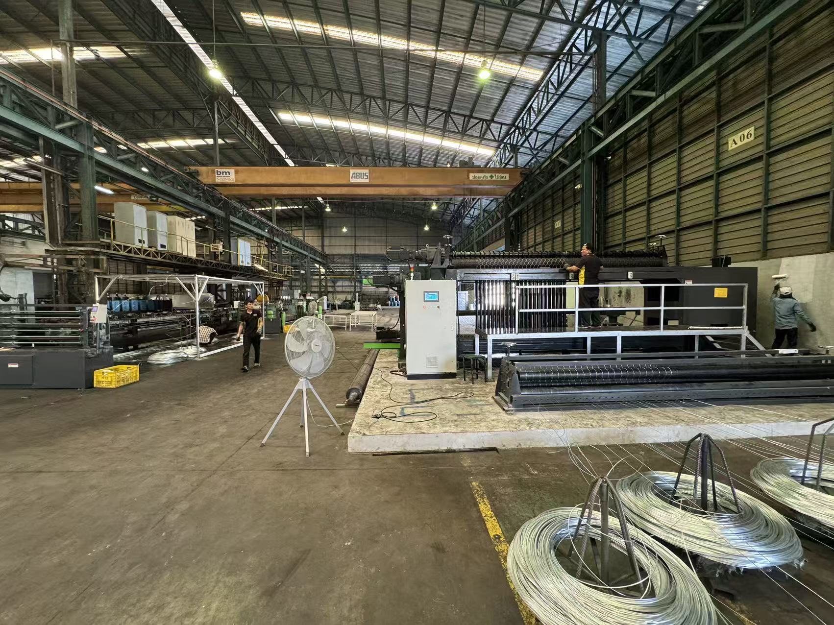 Laatste bedrijfsblogs What Causes Low Output in a Gabion Mesh Machine and How Can Production Efficiency Be Improved?