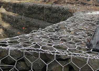 kopen De hexagonale Gabion-Bescherming van de Doosbrug met Hete Ondergedompelde Gegalvaniseerde Draad online vervaardiging