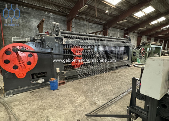 4-6m Gabion Mesh Machine Treksterkte 380-550N/mm2 gegalvaniseerde draad 2-4mm