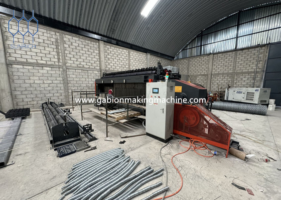 Gegalvaniseerde of PVC-gecoate Gabion Machine Draad Diameter 2,0-4,0 mm Maaslengte 30-50 mm
